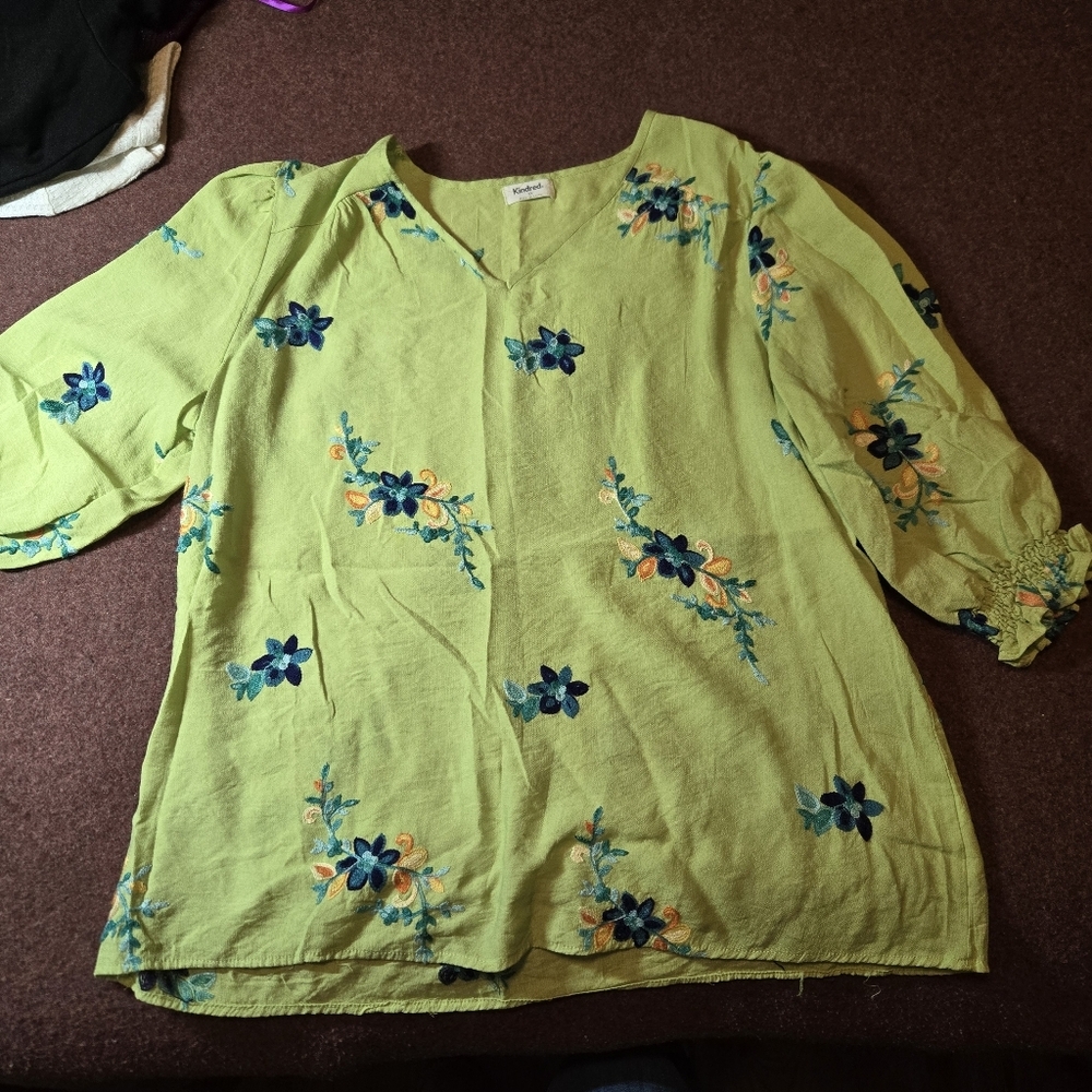 Kindred Anthropologie Floral Embroidered V-neck Peasant Blouse Lime Green 2X